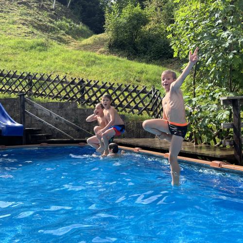 Küken und Pool