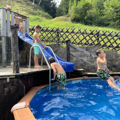 Küken und Pool