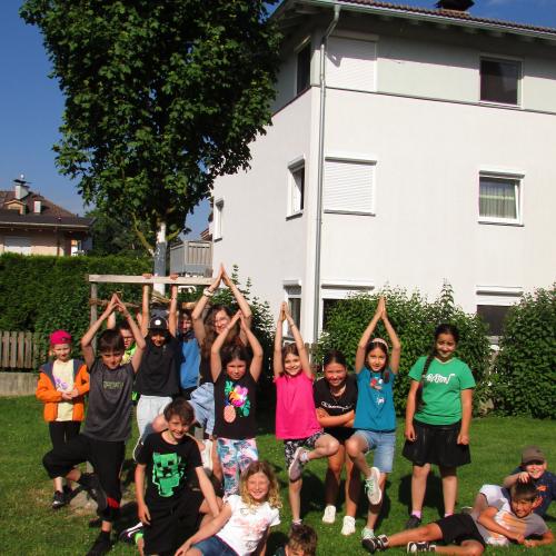 Im Schulhof!