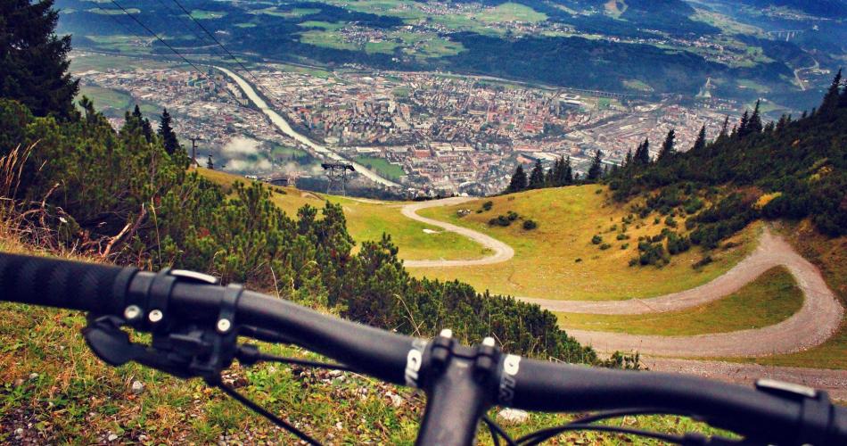 Mountain Bike auf Nordkette mit Blick auf Innsbruck